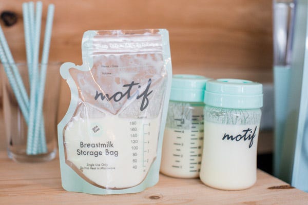 The Motif Breast Milk Storage Guide Magnet is an easy reference guide for  freshly expressed, previously frozen or breastmilk left over from feeding!