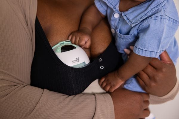Breastfeeding mom wearing the Motif Aura Glow