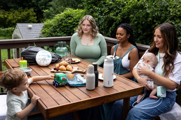 breastfeeding moms with pumping using motif medical's breast pumps