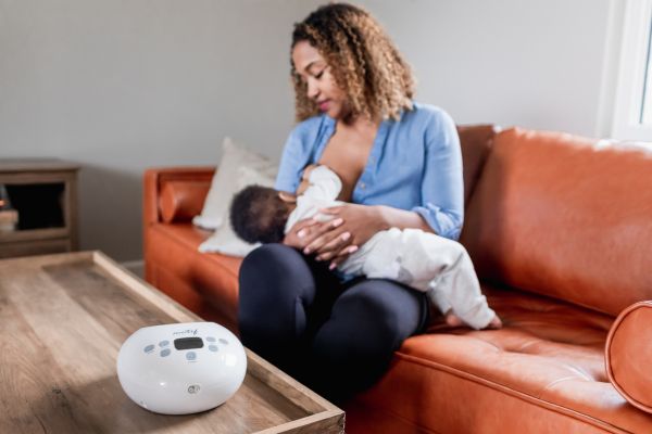 Breastfeeding mom with baby and the motif luna double electric breast pump