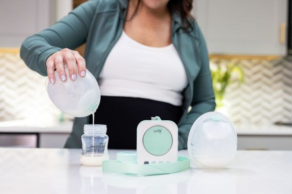 Motif Roam™ Breast Pump With Breast Milk Collection Cups